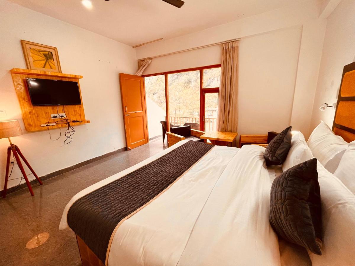 Hotel Beas River Retreat - A Riverside Hotel With Balcony Manāli エクステリア 写真