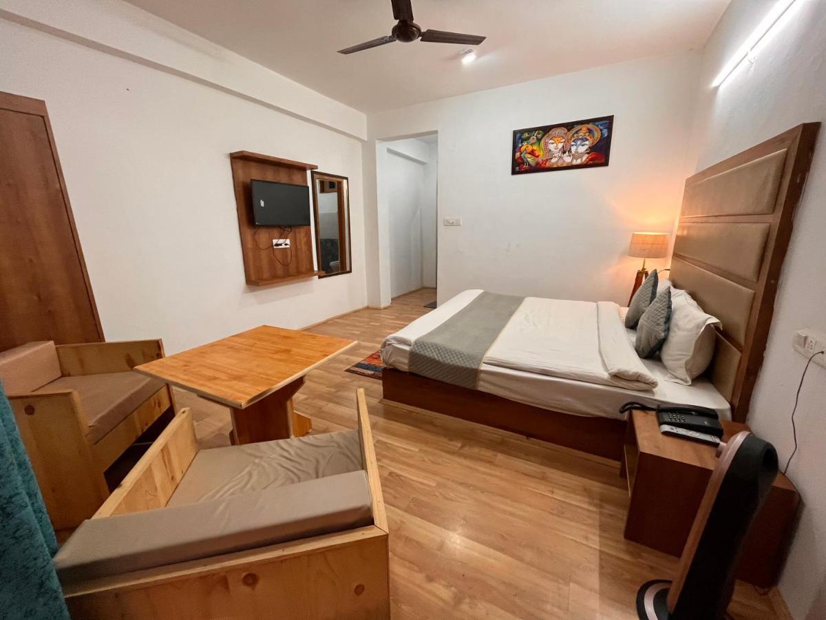Hotel Beas River Retreat - A Riverside Hotel With Balcony Manāli エクステリア 写真